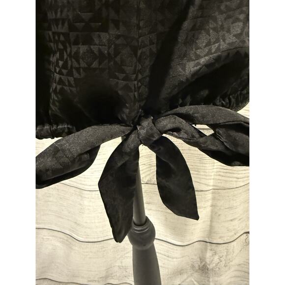 Black Vince Camuto off the Shoulder bubble 3/4-sleeve tie-front blouse Medium - Picture 6 of 10